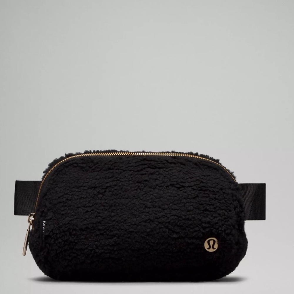Lululemon black fleece belt bag
